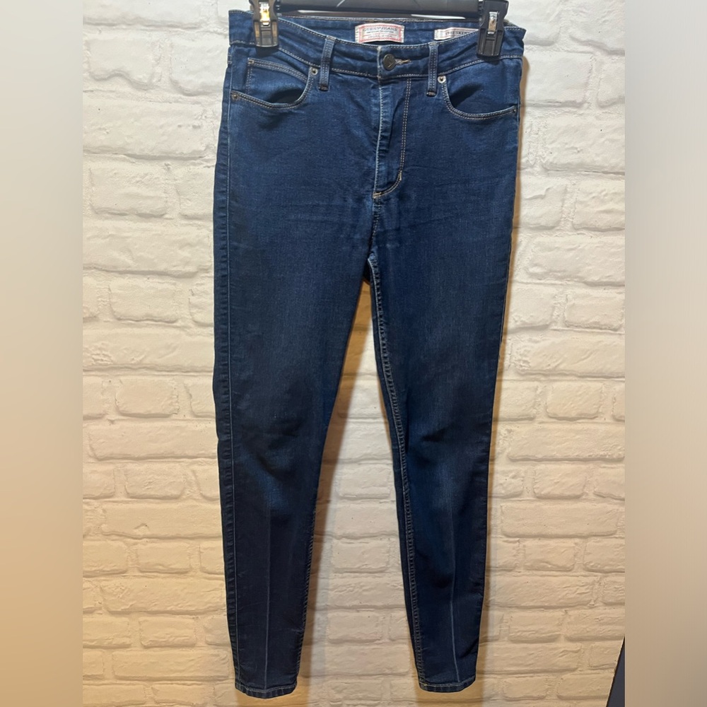 Size 27 Skinny Guess Jeans, Dark in colour excellent shape